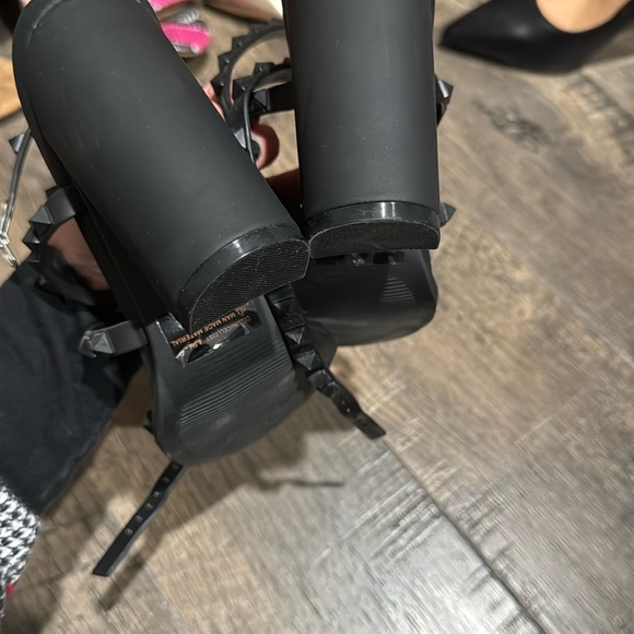 Steve Madden Soft Silicone Like Comfy Sole Studded Chunk Sandal Heels - Picture 6 of 10